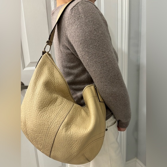 *Black Friday Deal* Vintage Coach Beige Pebbled Leather Hobo Bag - Picture 5 of 12